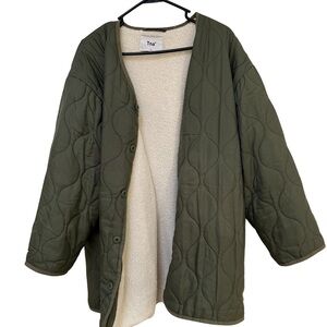 The Aritzia Bancroft Sherpa-Lined Quilted Puffer Jacket in Olive Green M Utility